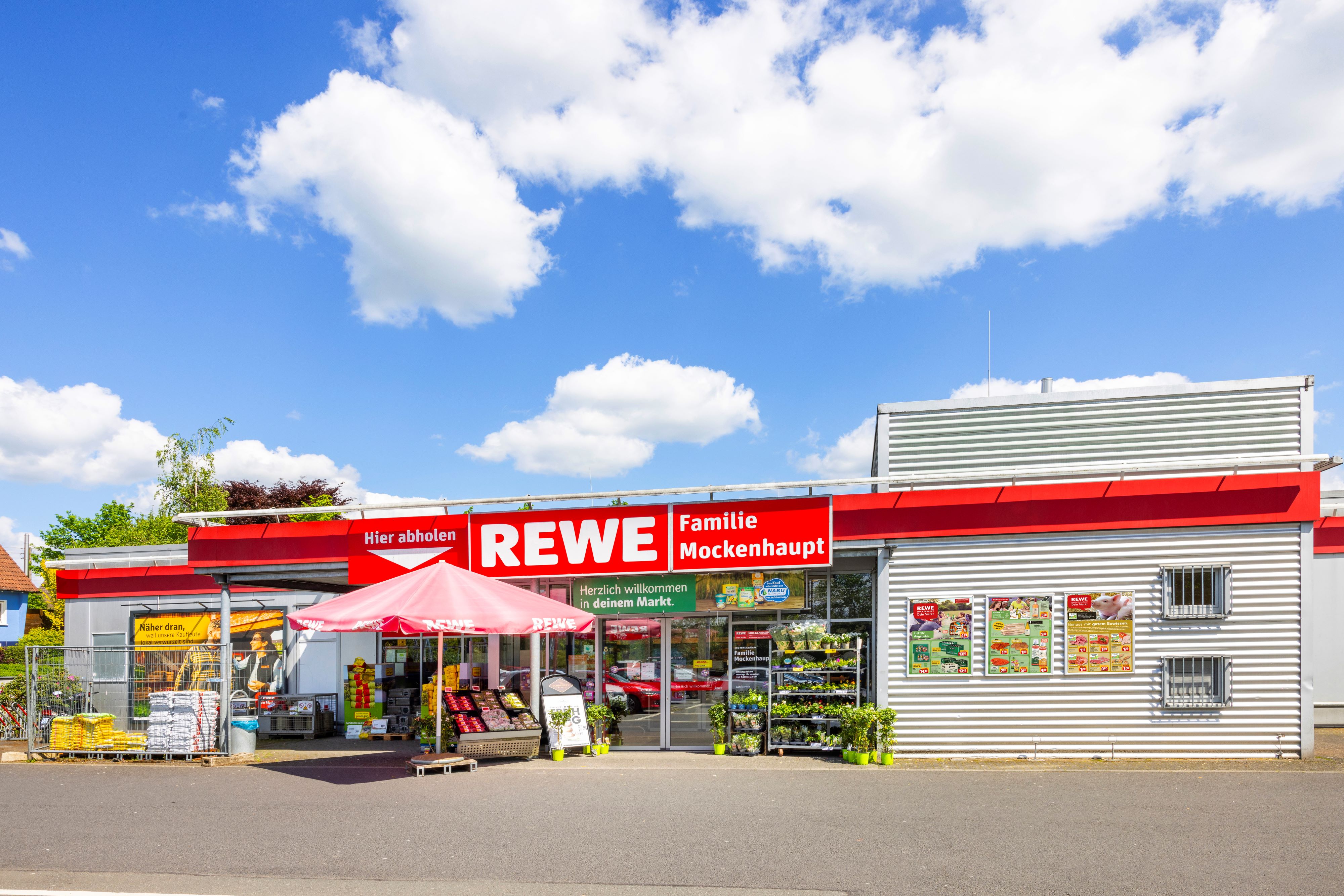 Eingangsbereich REWE-Markt Scheuerfeld